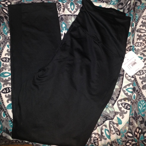 Maternity Leggings - Picture 2 of 3